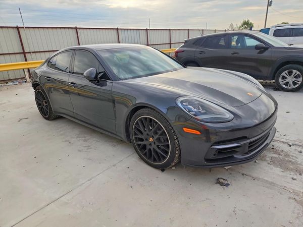 2018 PORSCHE PANAMERA