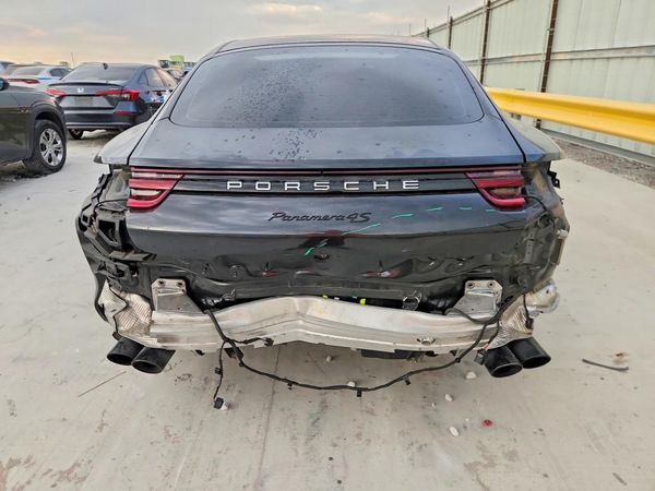 2018 PORSCHE PANAMERA