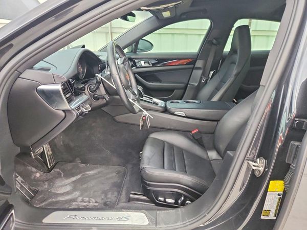 2018 PORSCHE PANAMERA
