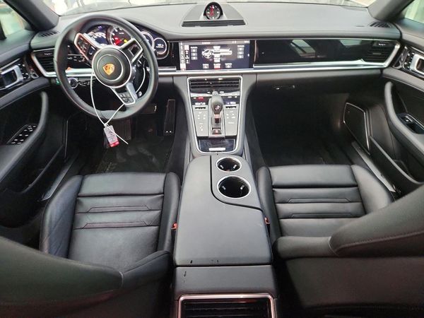 2018 PORSCHE PANAMERA