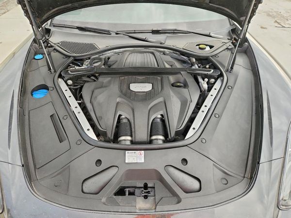 2018 PORSCHE PANAMERA