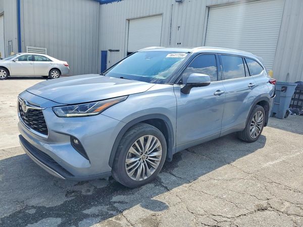 2021 TOYOTA HIGHLANDER — Front 3/4