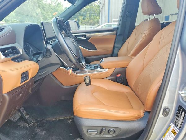 2021 TOYOTA HIGHLANDER — DENT