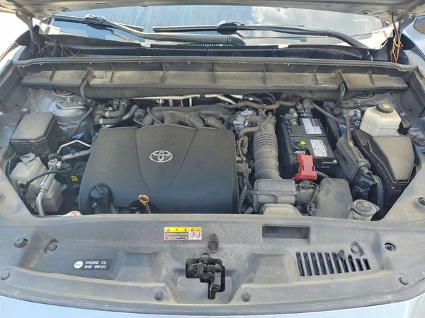 2021 TOYOTA HIGHLANDER — Engine bay