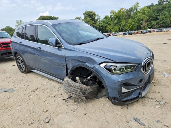 2020 BMW X1 xDrive28i — Passenger 3/4