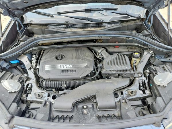 2020 BMW X1 xDrive28i — Engine bay