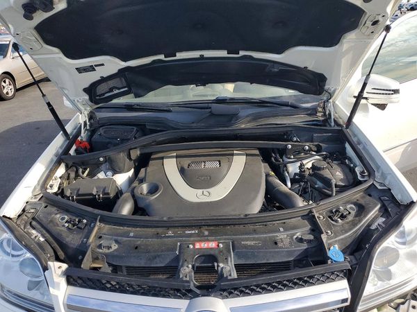 2012 MERCEDES-BENZ GL GL450 4-MATIC — Engine bay