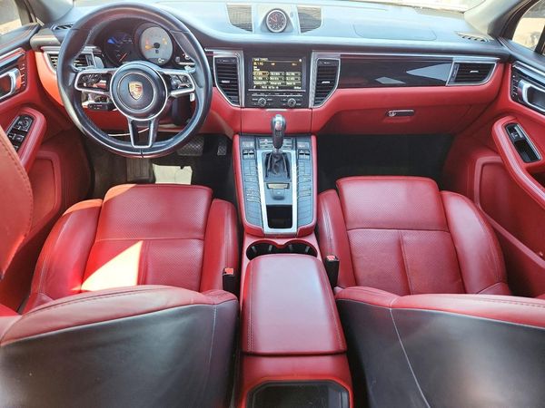 2015 PORSCHE MACAN
