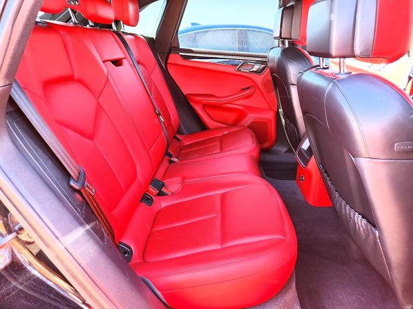 2015 PORSCHE MACAN