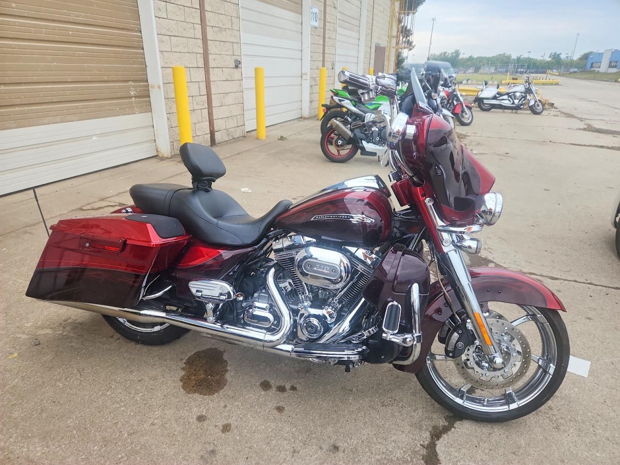 2012 HARLEY-DAVIDSON FLHXSE3