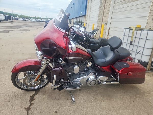 2012 HARLEY-DAVIDSON FLHXSE3