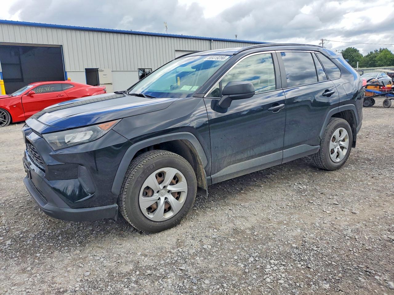 2019 TOYOTA RAV4 LE — Front 3/4