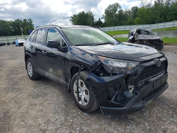 2019 TOYOTA RAV4 LE — Passenger 3/4