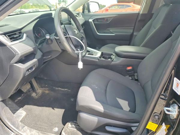 2019 TOYOTA RAV4 LE — DENT