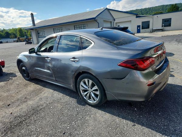 2016 INFINITI Q70