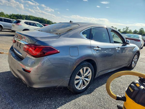 2016 INFINITI Q70