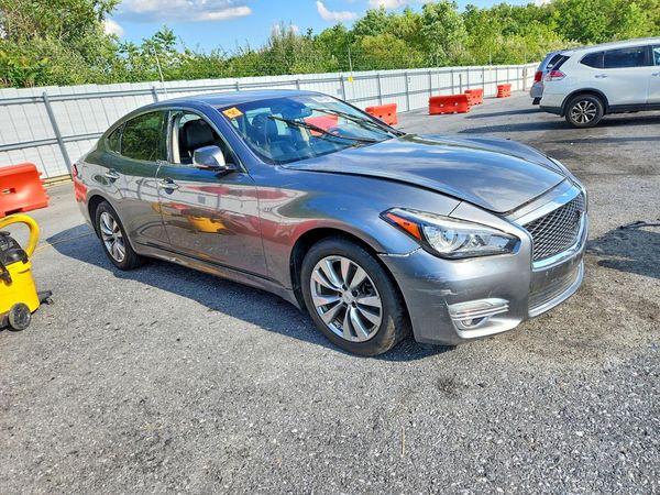2016 INFINITI Q70