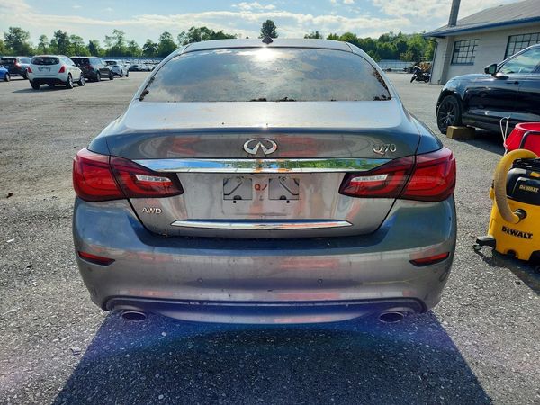 2016 INFINITI Q70