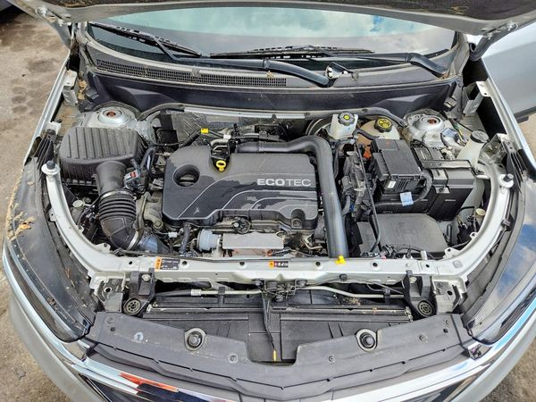 2022 CHEVROLET EQUINOX LS — Engine bay
