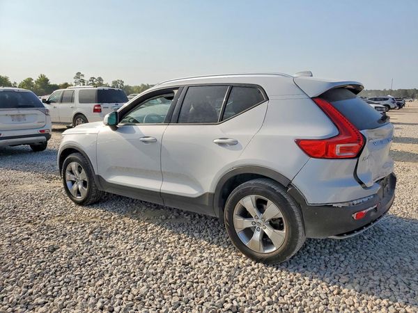 2022 VOLVO XC40