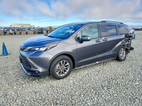 2025 TOYOTA SIENNA
