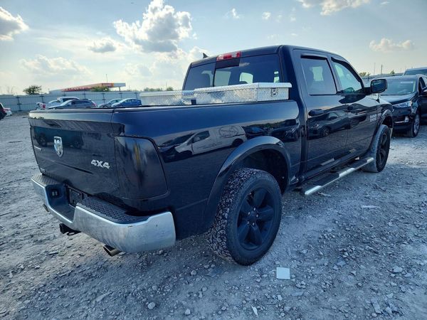 2015 RAM 1500 SLT