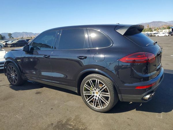 2017 PORSCHE CAYENNE