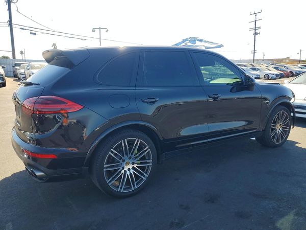 2017 PORSCHE CAYENNE