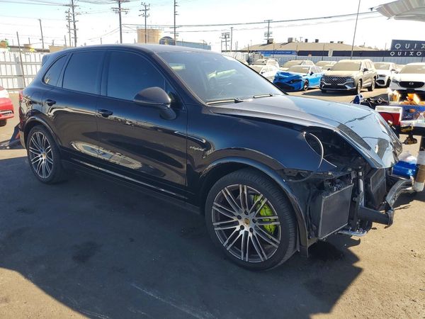 2017 PORSCHE CAYENNE