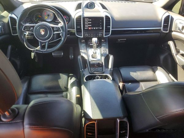 2017 PORSCHE CAYENNE