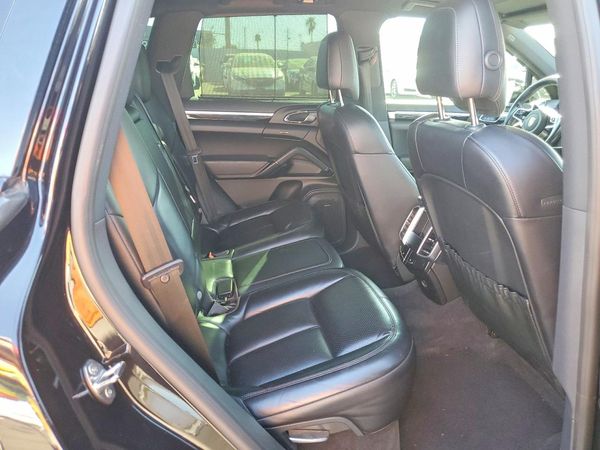 2017 PORSCHE CAYENNE