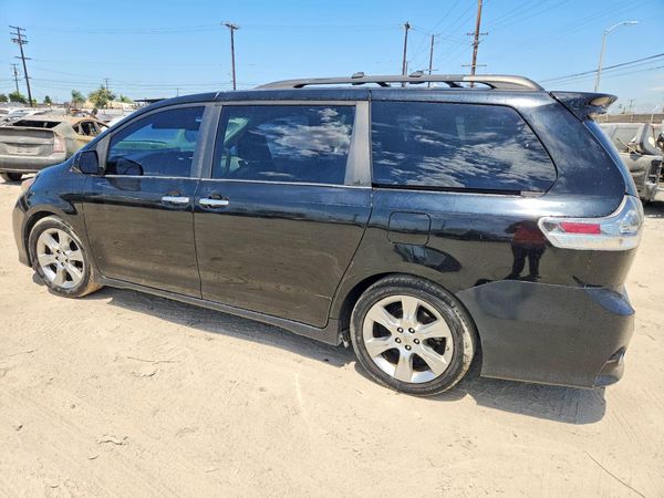 2013 TOYOTA SIENNA