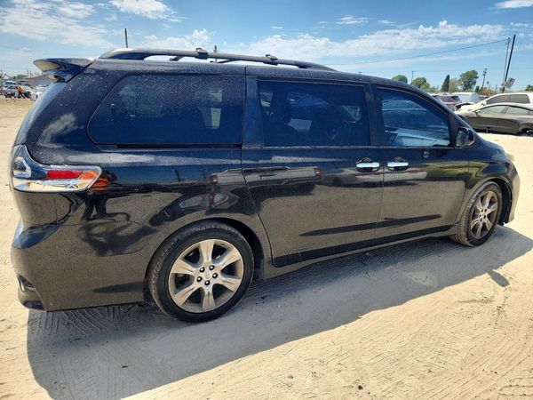 2013 TOYOTA SIENNA