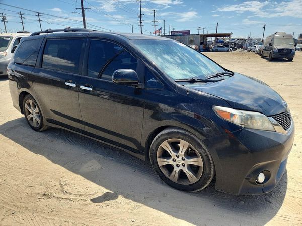 2013 TOYOTA SIENNA