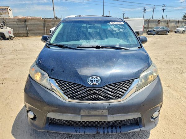 2013 TOYOTA SIENNA