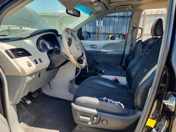 2013 TOYOTA SIENNA