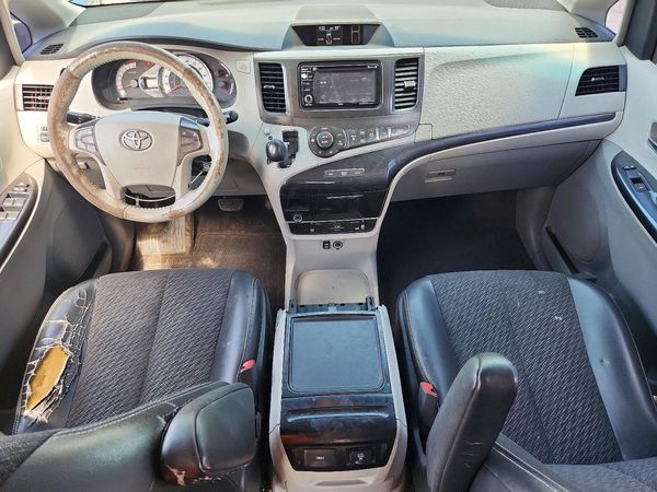 2013 TOYOTA SIENNA