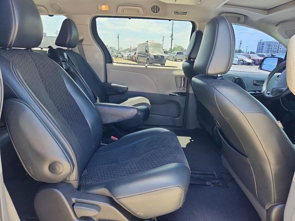 2013 TOYOTA SIENNA