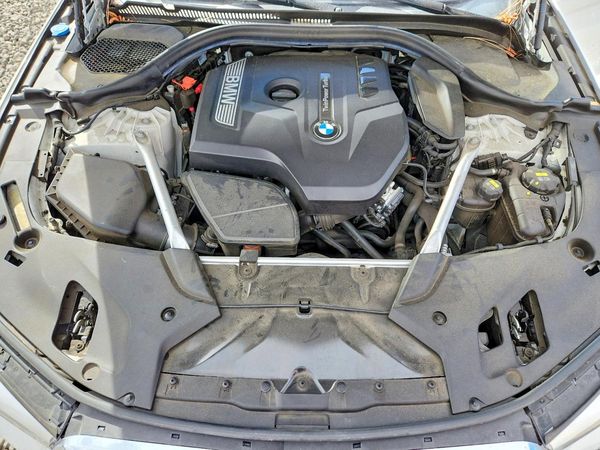 2018 BMW 5 SERIES — Engine bay