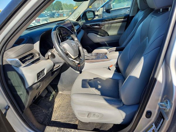 2023 TOYOTA HIGHLANDER Limited