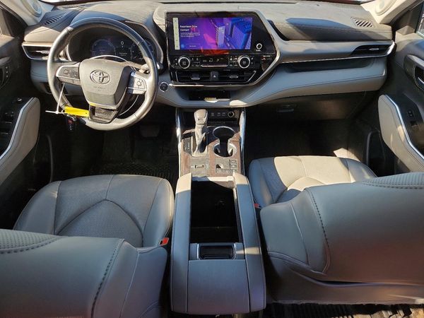 2023 TOYOTA HIGHLANDER Limited