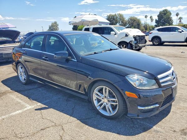 2013 MERCEDES-BENZ C C250 — Passenger 3/4