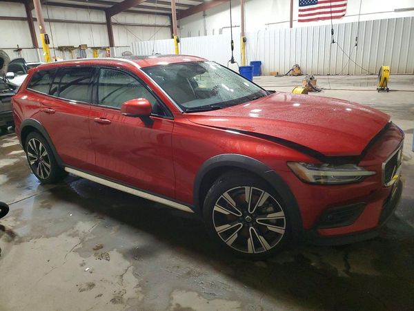 2024 VOLVO V60 Ultimate — Passenger 3/4
