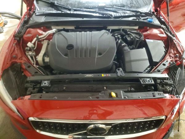 2024 VOLVO V60 Ultimate — Engine bay