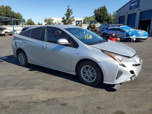2017 TOYOTA PRIUS