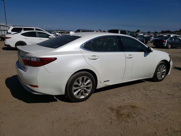 2015 LEXUS ES 300h