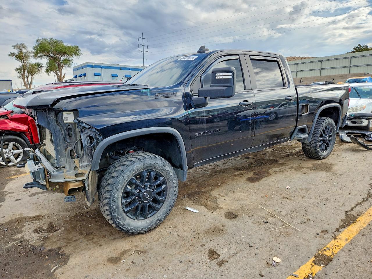 2025 CHEVROLET SILVERADO Custom — Front 3/4