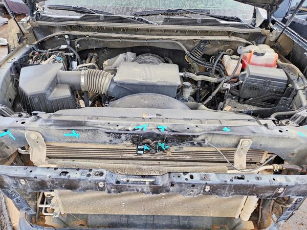 2025 CHEVROLET SILVERADO Custom — Engine bay