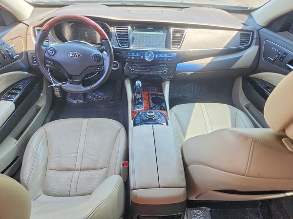 2016 KIA K900 Premium