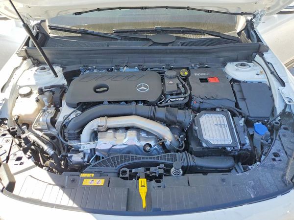 2026 MERCEDES-BENZ GLB — Engine bay